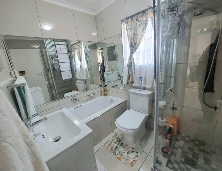 3 Bedroom Property for Sale in Beachfront Western Cape